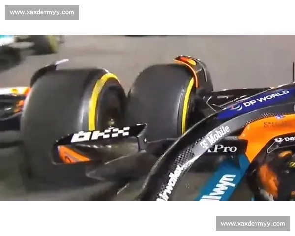 离大谱！劳森车载惊魂：两名马修横穿赛道险酿惨剧